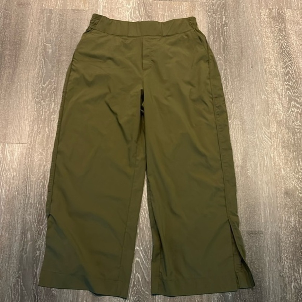 Never hustling baggy Camo pants